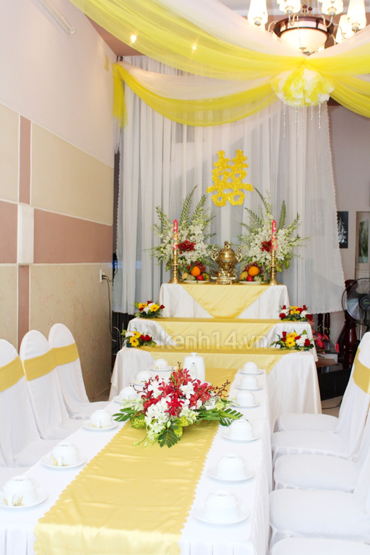 Miss Teen Huyền Trang được xe Limousine đón trong lễ rước dâu 2