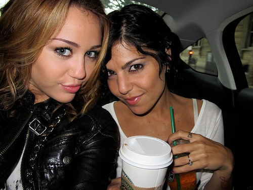 miley-lai-gay-xon-xao-vi-anh-nude