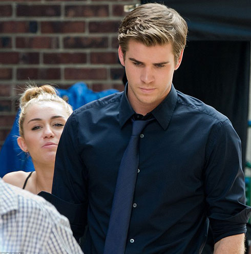 miley-lai-gay-xon-xao-vi-anh-nude