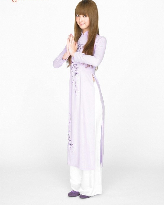 dien-vien-nhat-tung-dien-ao-dai-viet-lo-anh-nong