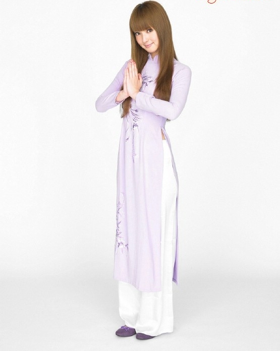 dien-vien-nhat-tung-dien-ao-dai-viet-lo-anh-nong