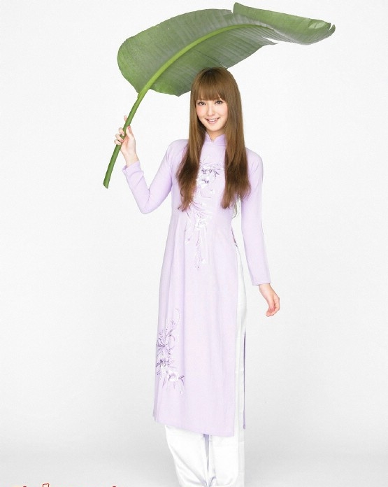 dien-vien-nhat-tung-dien-ao-dai-viet-lo-anh-nong