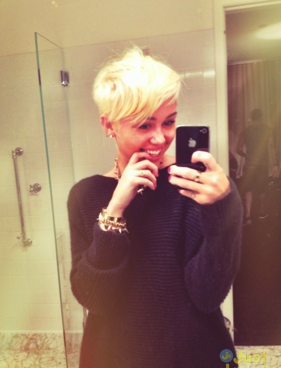 miley-gay-soc-khi-cat-toc-ngan-cut-lun