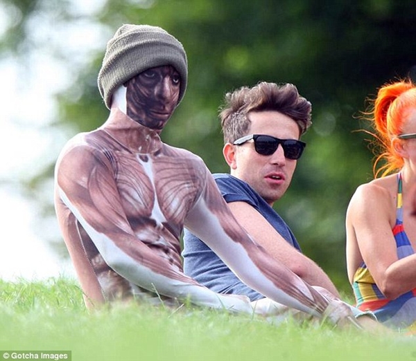 hot-boy-one-direction-dien-do-quai-giong-yen-trang