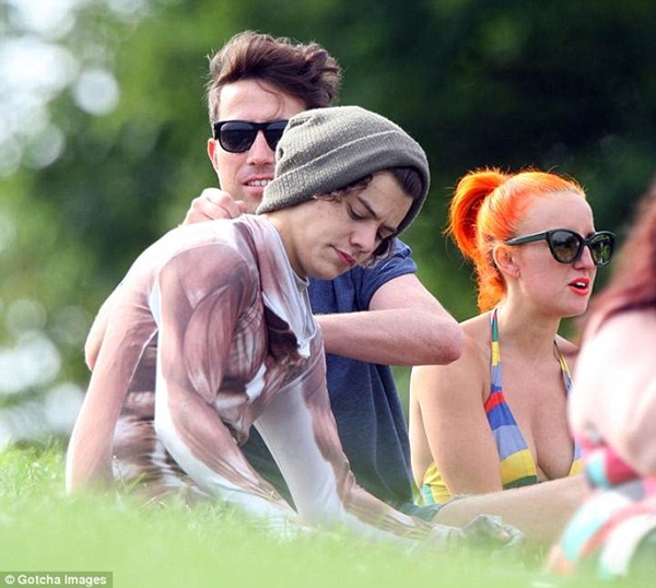 hot-boy-one-direction-dien-do-quai-giong-yen-trang