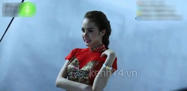 clip-hau-truong-chup-anh-thieu-vai-cua-angela-phuong-trinh