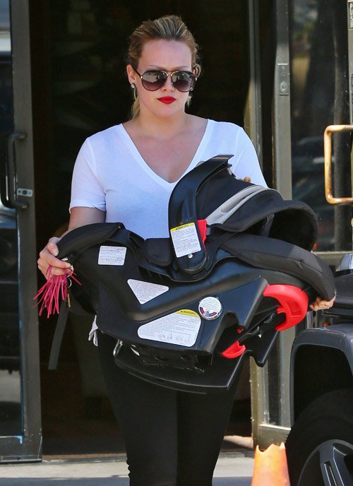 con-khoc-hilary-duff-duoi-thang-co-paparazzi