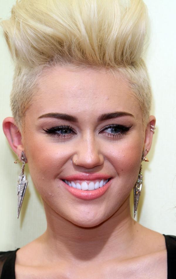 miley-bi-so-sanh-voi-sao-nu-gan-50-tuoi