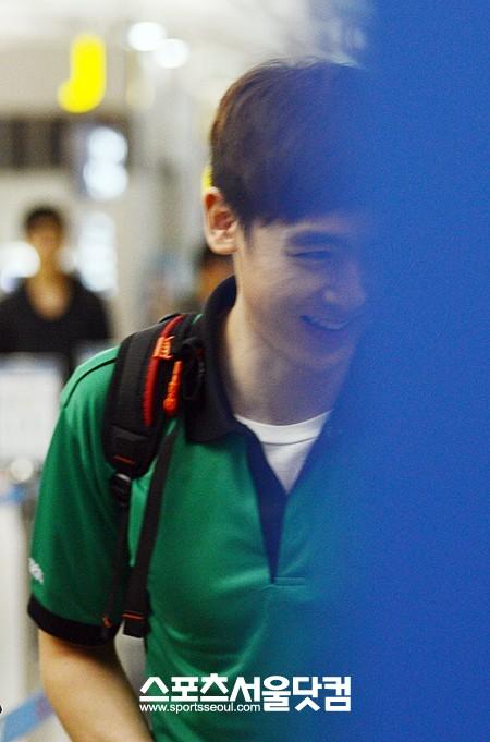 nichkhun-lan-dau-xuat-hien-cong-khai-sau-scandal