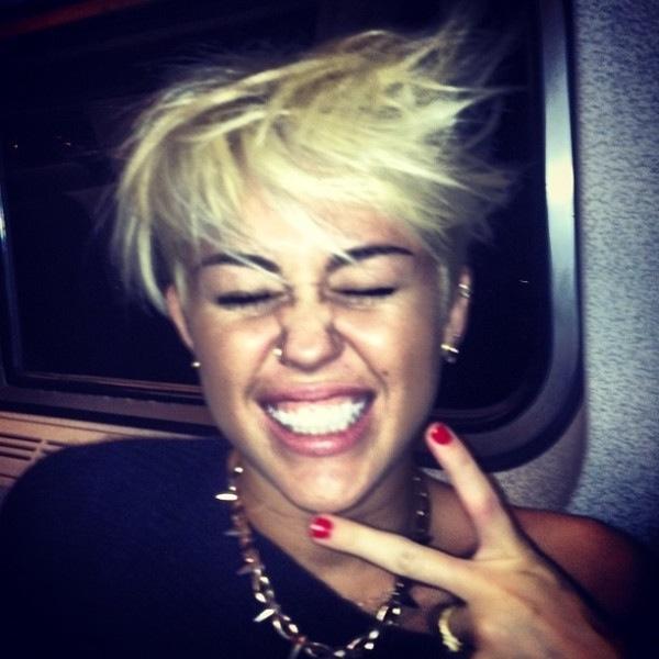 miley-lien-tuc-bi-soi-kieu-toc-ngan-ngun