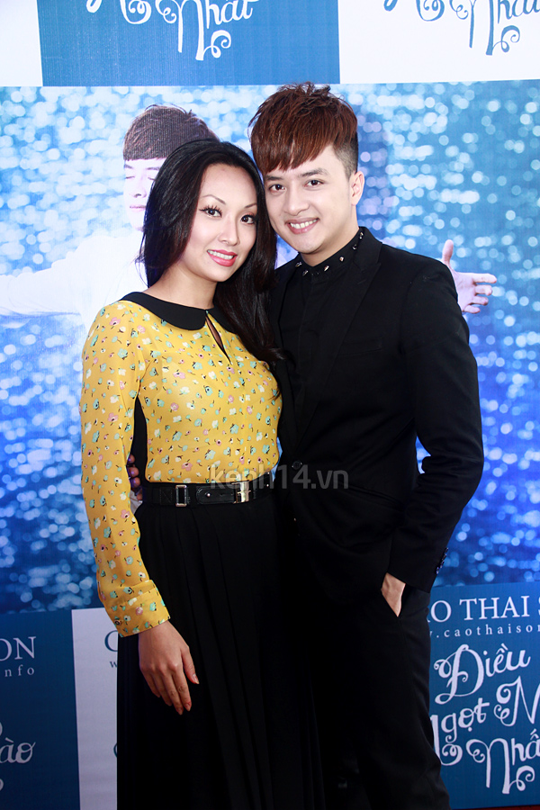 my-nam-my-nu-tap-nap-mung-cao-thai-son