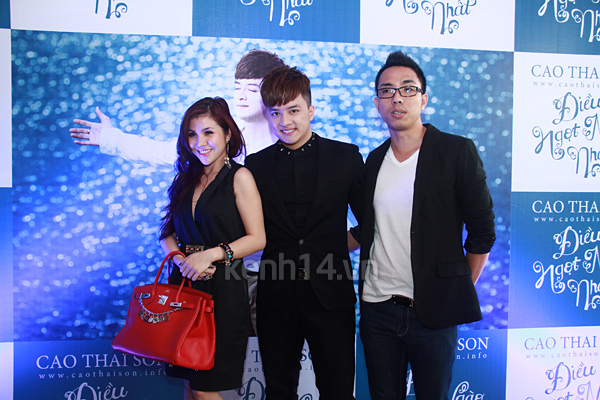 my-nam-my-nu-tap-nap-mung-cao-thai-son