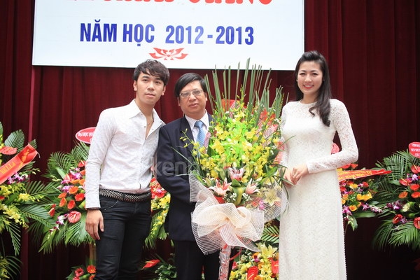a-hau-tu-anh-xinh-dep-khi-ve-truong-cu