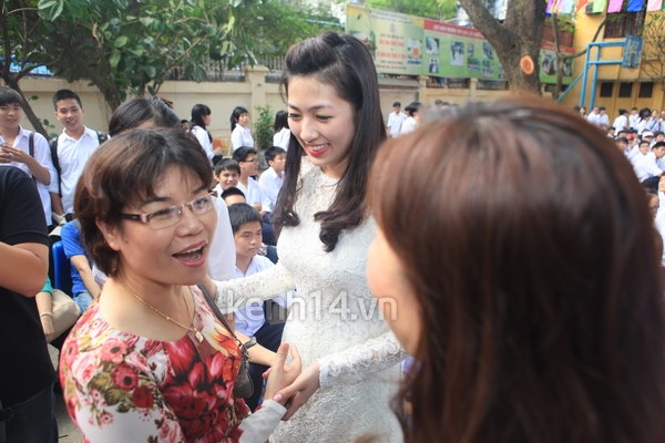 a-hau-tu-anh-xinh-dep-khi-ve-truong-cu