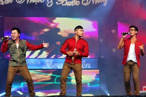 HLV The Voice hát cùng BGK Vietnam Idol