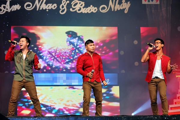 HLV The Voice hát cùng BGK Vietnam Idol