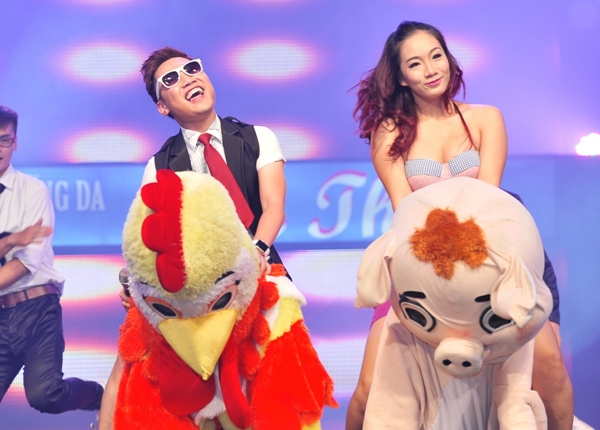 HLV The Voice hát cùng BGK Vietnam Idol