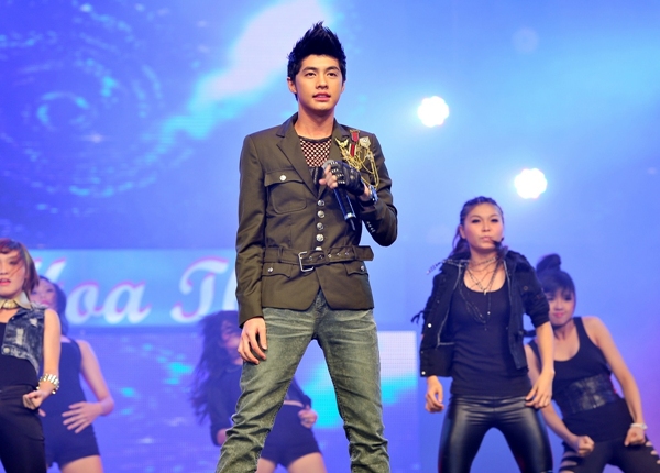 HLV The Voice hát cùng BGK Vietnam Idol