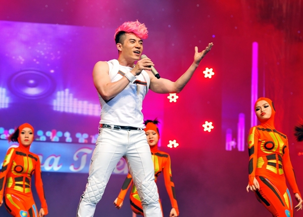 HLV The Voice hát cùng BGK Vietnam Idol