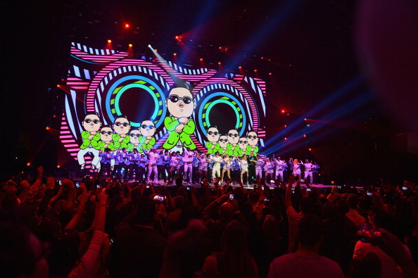 EMA 2012: Psy "bật" cả Lady Gaga và Rihanna 10