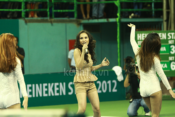 azarenka-toan-thang-trong-cac-tran-thi-dau-tai-viet-nam
