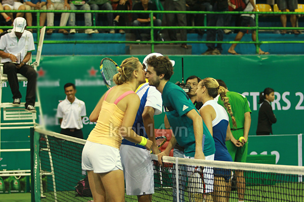 azarenka-toan-thang-trong-cac-tran-thi-dau-tai-viet-nam