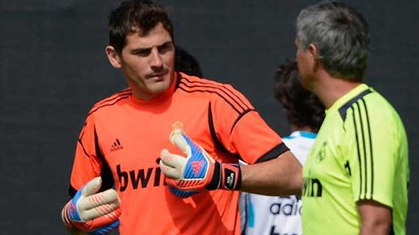 Mourinho ngấm ngầm ý định "đá" Casillas