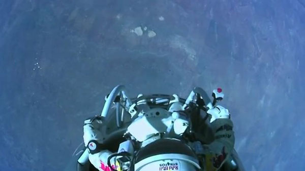 Felix Baumgartner nhảy dù thành công từ tầng bình lưu