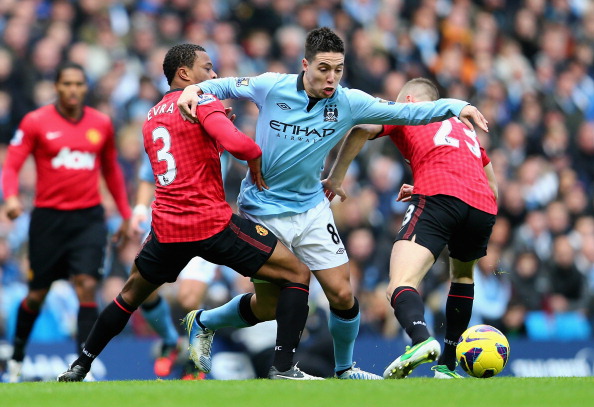 Nhìn lại trận derby rực lửa của thành Manchester 5