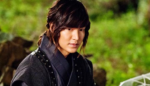 lee-min-ho-cung-nguoi-dep-qua-dem-tren-nui