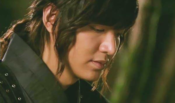 lee-min-ho-cung-nguoi-dep-qua-dem-tren-nui