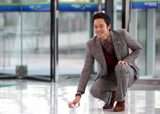 Lộ diện t&igrave;nh địch của "cảnh s&aacute;t" Yoo Chun
