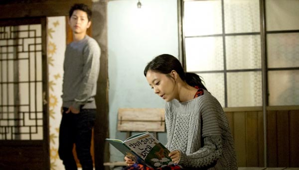 Song Joong Ki chính thức "say nắng" Juliet xứ Hàn  2