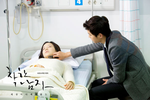 Moon Chae Won mơ màng trên giường bệnh 1 Moon Chae Won mơ màng trên giường bệnh 1