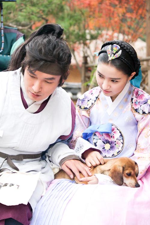 Hết mèo, Kim So Eun lại bồng bế cún cưng 2
