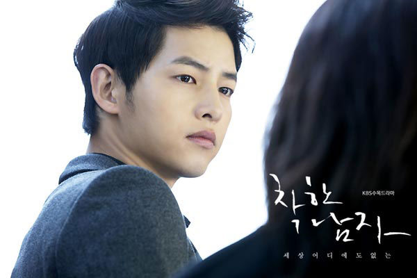 Song Joong Ki suýt ngã ngửa vì hôn người đẹp 3