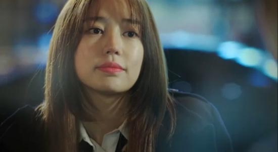 Yoon Eun Hye lặng lẽ dõi theo bóng mẹ 3