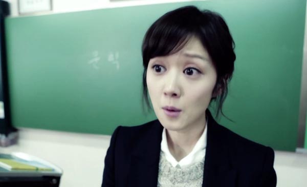 "Cô giáo" Jang Na Ra ngỡ ngàng hứng mưa giấy 1