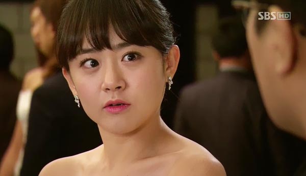 "Alice" Moon Geun Young bị tạt nước sốt 1