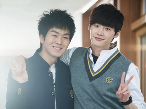 Hot boy "School 5" có hành động kỳ quặc 5