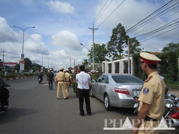 tham-sat-6-nguoi-trong-biet-thu-binh-phuoc-kham-nghiem-tu-thi-cac-nan-nhan_20150707165800023.jpg