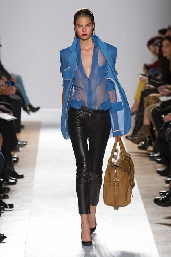 ntk-goc-viet-tao-dau-an-tai-paris-fashion-week