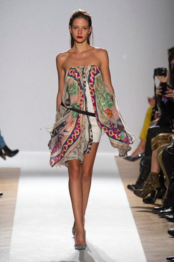 ntk-goc-viet-tao-dau-an-tai-paris-fashion-week