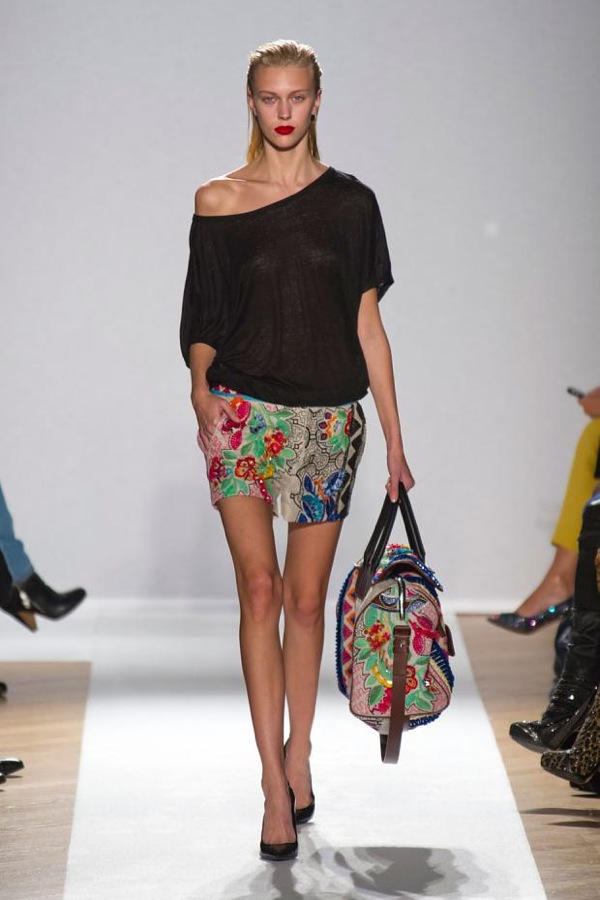 ntk-goc-viet-tao-dau-an-tai-paris-fashion-week