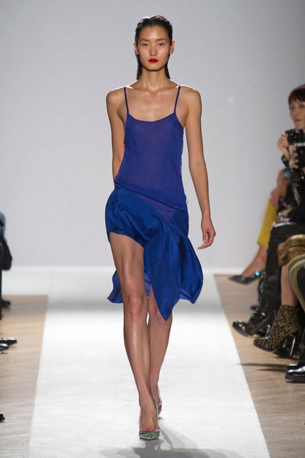 ntk-goc-viet-tao-dau-an-tai-paris-fashion-week