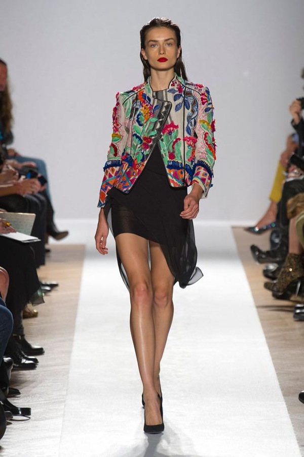 ntk-goc-viet-tao-dau-an-tai-paris-fashion-week