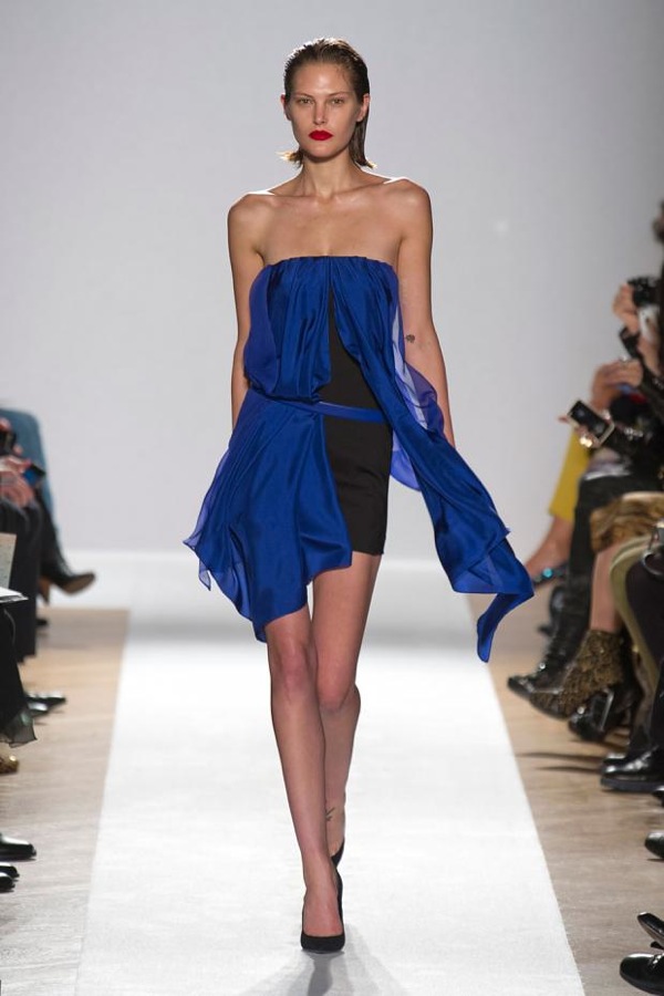 ntk-goc-viet-tao-dau-an-tai-paris-fashion-week