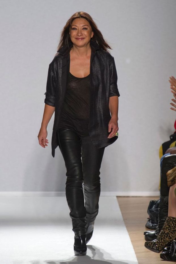 ntk-goc-viet-tao-dau-an-tai-paris-fashion-week