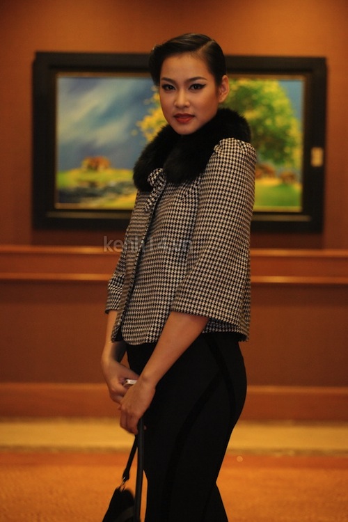 Săm soi lỗi thời trang "kh&oacute; đỡ" của sao Việt 17