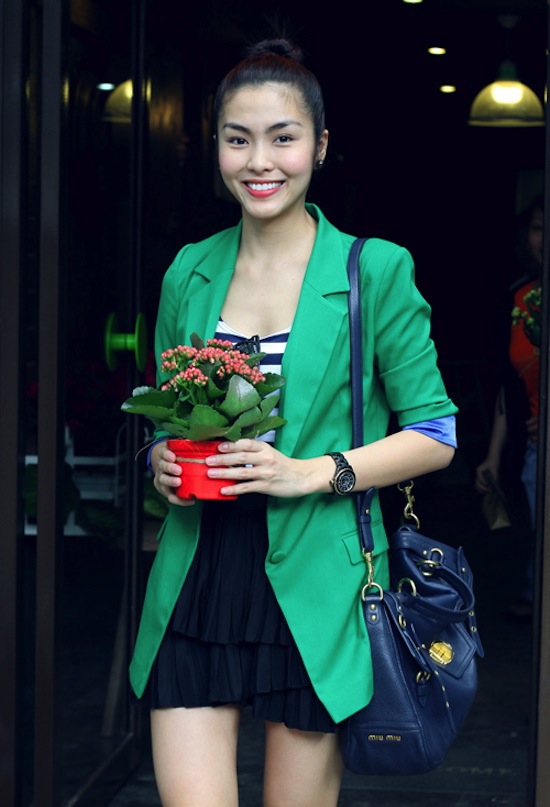 Những m&oacute;n đồ hiệu "k&iacute;n đ&aacute;o" m&agrave; đẳng cấp của H&agrave; Tăng 6